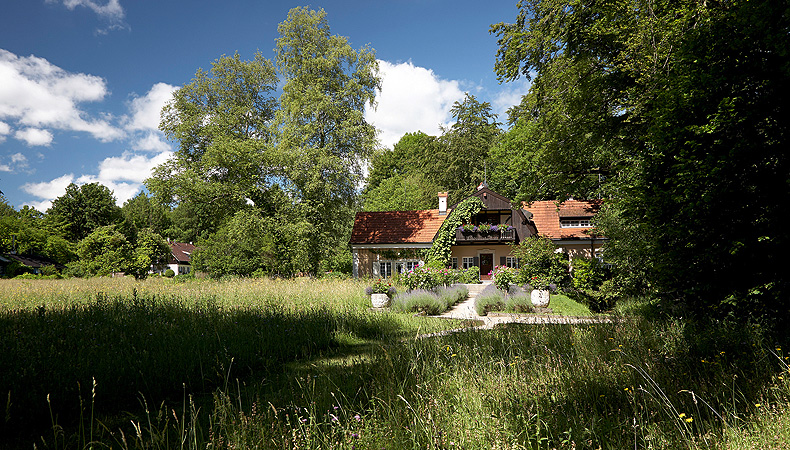 Garten mit Blick auf das Künstlerhaus Gasteiger