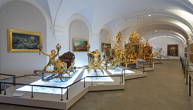 Prunkfahrzeuge König Ludwigs II. im Marstallmuseum