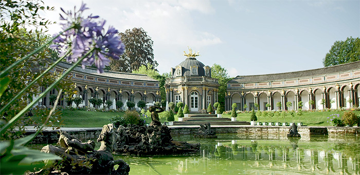 Bild: Neues Schloss Eremitage und Großes Bassin