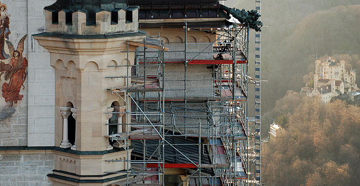 Bild: Gerüst an der Fassade von Schloss Neuschwanstein