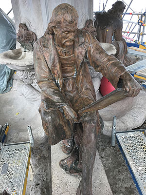 Bild: Bronzefigur "Mathias Grünwald"