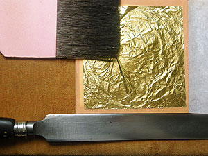Bild: Blattgold und Werkzeug